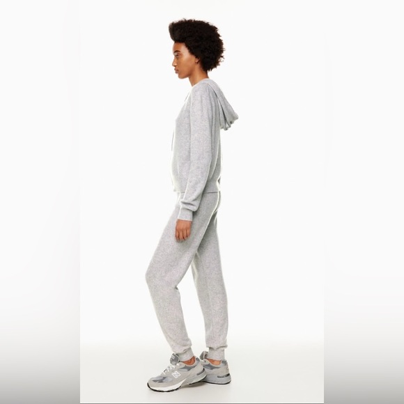 New Aritzia Babaton Luxe Cashmere Jogger (small) & hoodie (medium) set - Picture 10 of 14
